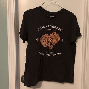 NWOT Schitt’s Creek Rose Apothecary T-Shirt